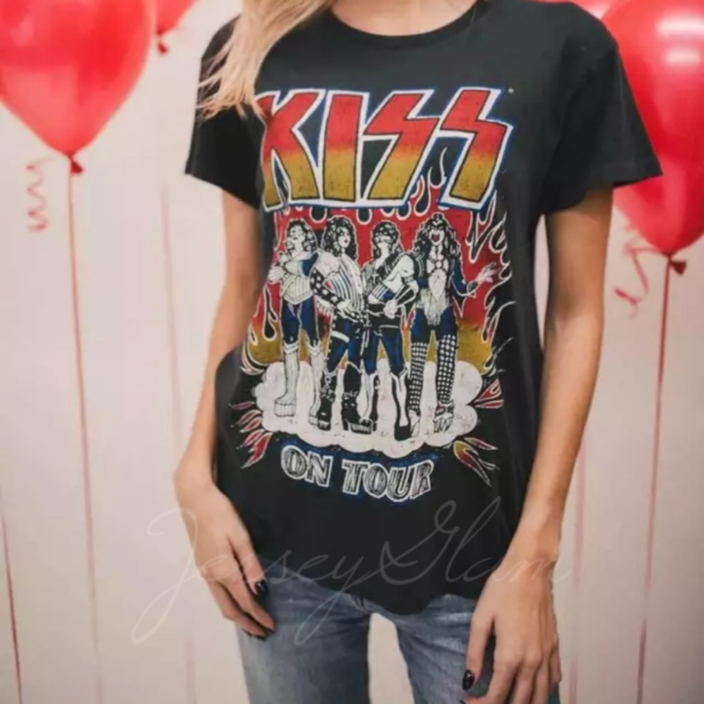 Kiss On Tour 70’s 80’s Rock Band Music Graphic Tee - Picture 2 of 3